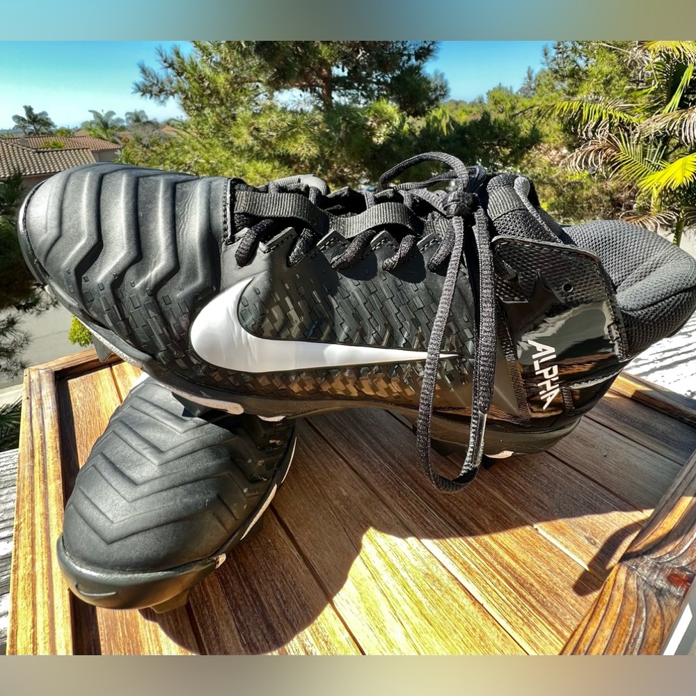 Nike Mens Alpha Menace 2 Shark AQ7653-001 Black White Cleats Size 8.5